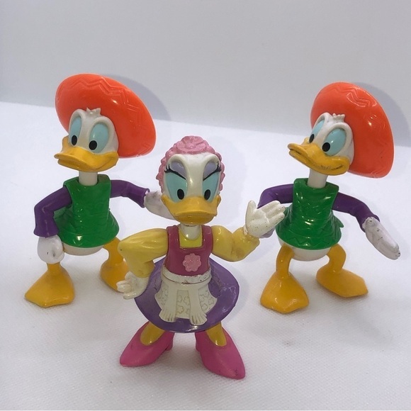 𝅺x3 Vintage Disney Donald & Daisy Duck Epcot Center Figures 3.5” - Picture 1 of 6